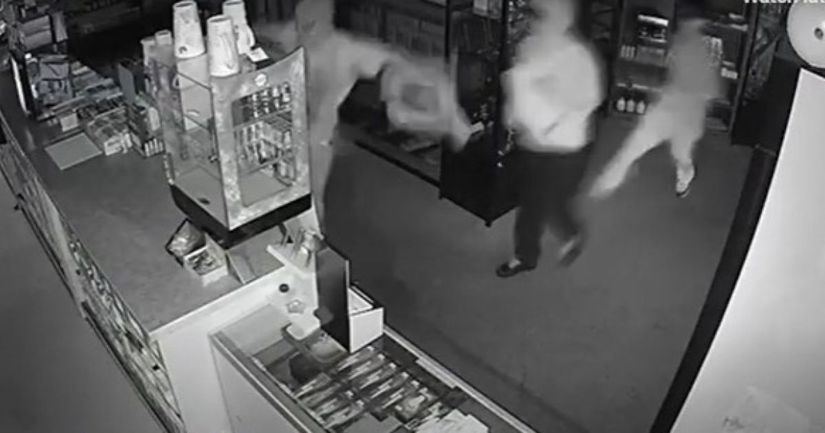 Dimwitted thieves break into store, steal shoes. Problem is, they were all left shoes.