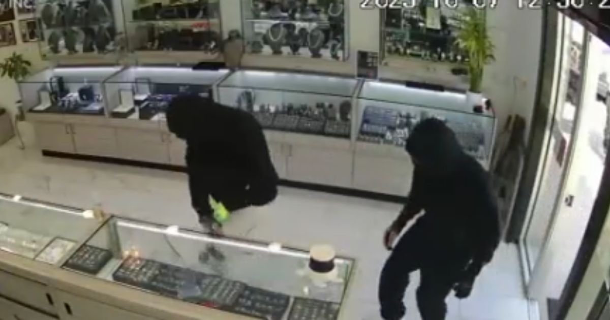 A robbery occurred Saturday afternoon in Manhattan Beach, California.